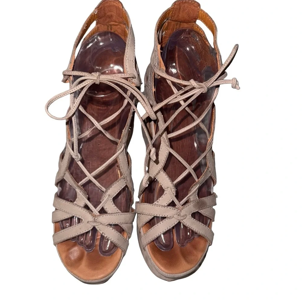 Gentle Souls Taupe Suede Lace Up Wedge Sandals Boho Resort 7